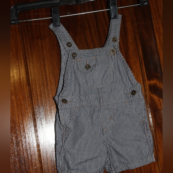 Baby train conductor style overalls by Wrangler - Picture 2 of 10